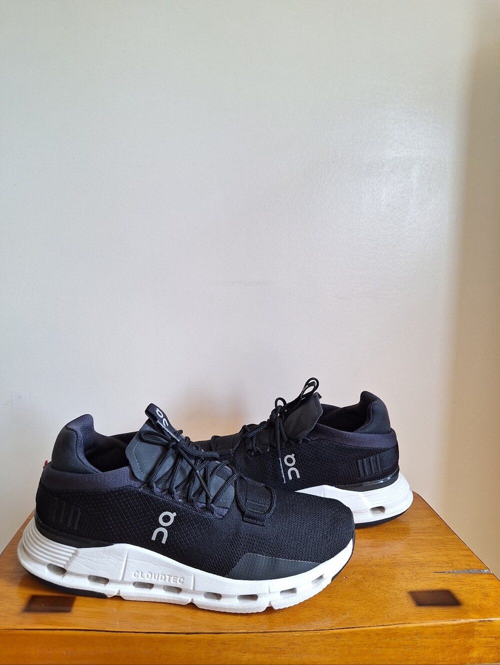 On Cloudnova Women's Black And White Size 10.5 - Picture 2 of 13